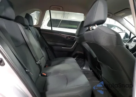 2021 Toyota Rav4 Le z USA, uszkodzony, nr VIN 2T3F1RFV1MC221320